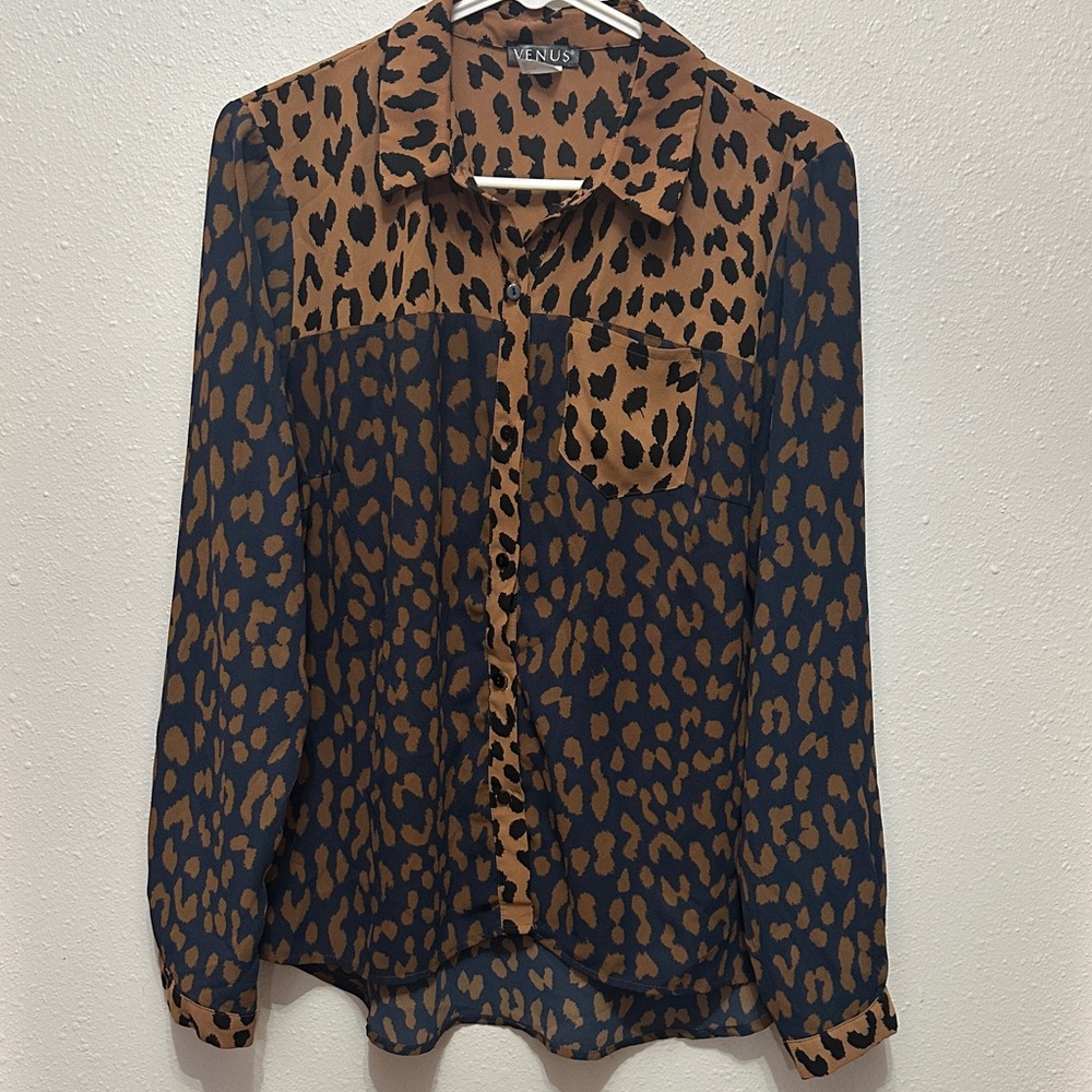 VENUS Women's Brown and Black Animal Print Button-Down Shirt Carmel blue and bla